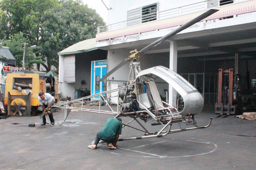 Kỹ sư Bùi Hiển khởi động thử nghiệm trực thăng tự chế