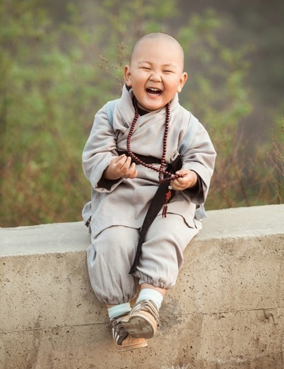 Những em bé trong trang phục nhà sư “đốn tim” dân mạng