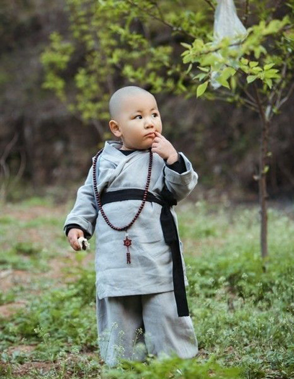 Những em bé trong trang phục nhà sư “đốn tim” dân mạng