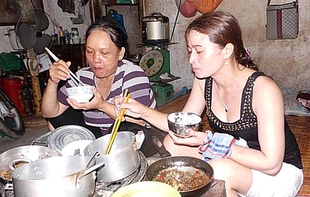 Nỗi khổ của vợ chồng ve chai nhặt được hơn 1 tỷ đồng Nỗi khổ của vợ chồng ve chai nhặt được hơn 1 tỷ đồng