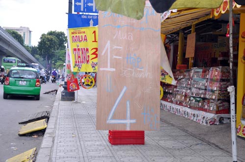 Hạ giá “khủng”, bánh Trung thu vẫn ế