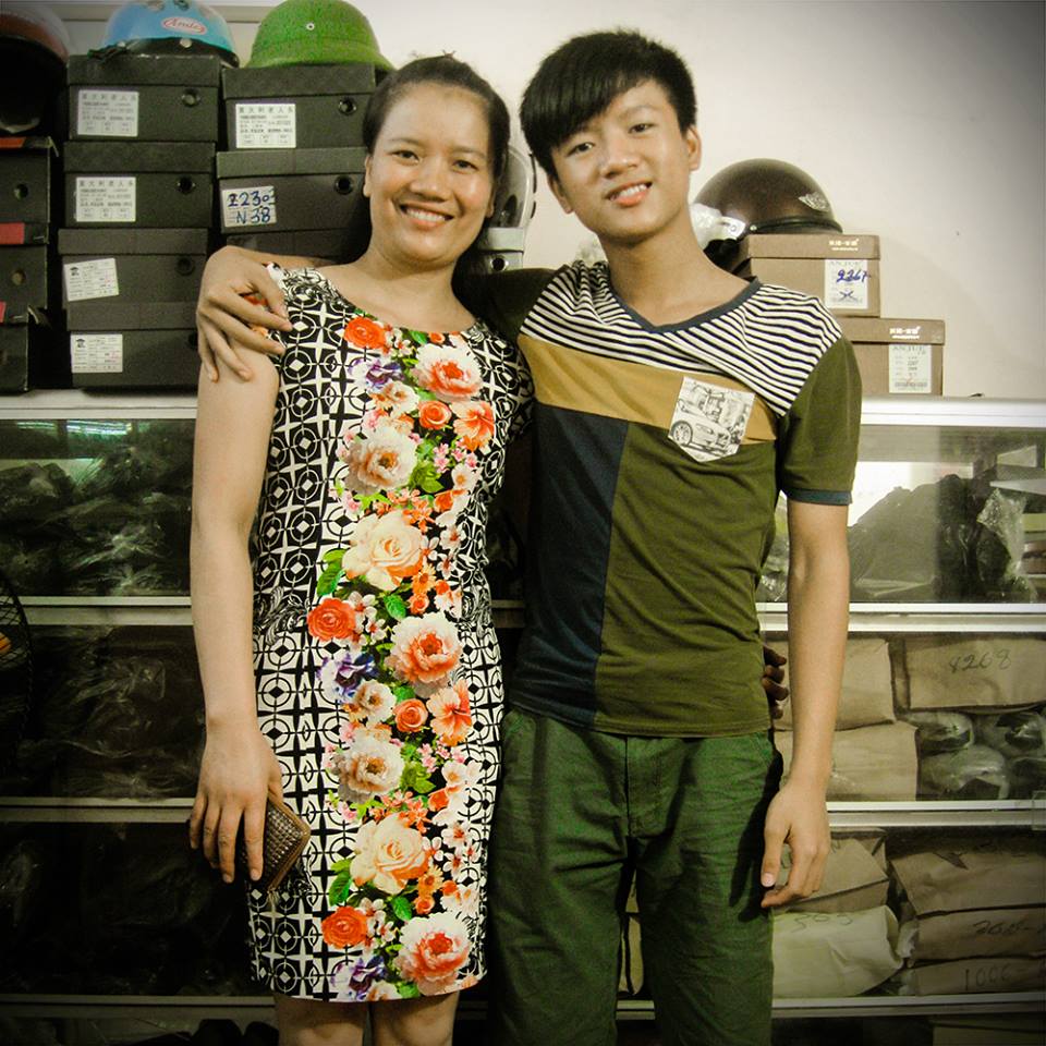 Hot boy đất mỏ chuyên hát nhạc chế hit cho sinh viên Bách Khoa