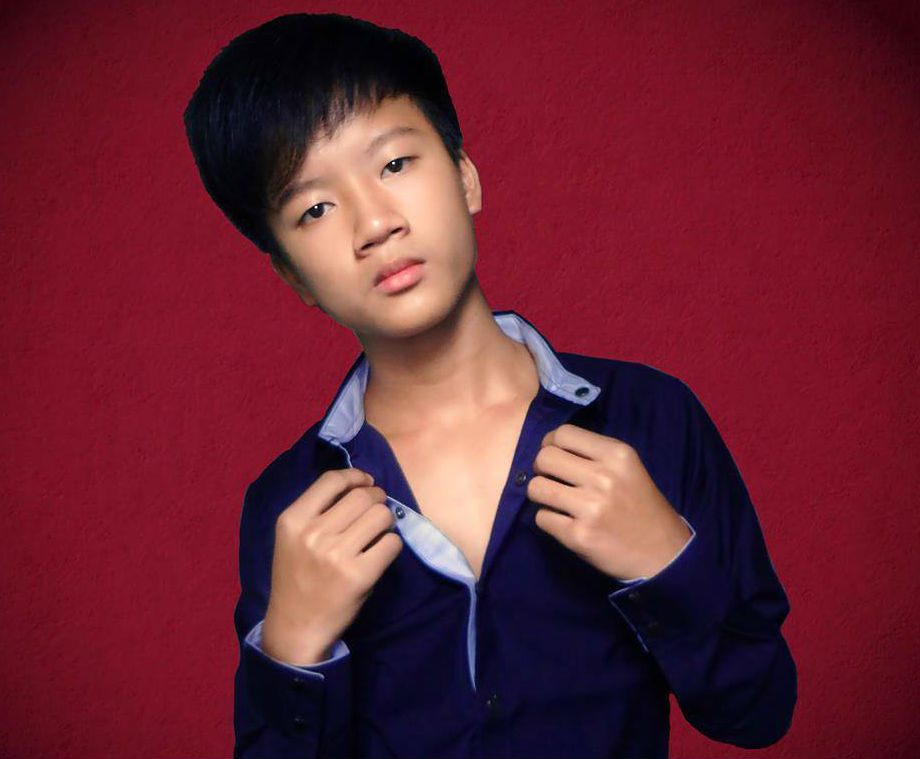 Hot boy đất mỏ chuyên hát nhạc chế hit cho sinh viên Bách Khoa