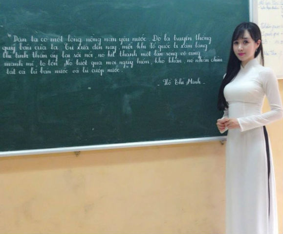 Những cô giáo luôn thu hút mọi ánh nhìn vì “quá xinh”