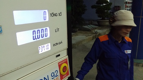 Xăng tiếp tục giảm giá từ 18h Xăng tiếp tục giảm giá từ 18h