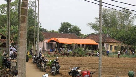 Phát hiện thi thể một giám đốc bị đâm ruột xổ ra ngoài