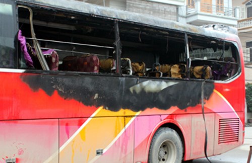 Xe khách tiền tỷ bốc cháy dữ dội sau khi đưa khách đi tour Xe khách tiền tỷ bốc cháy dữ dội sau khi đưa khách đi tour