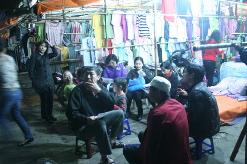 Hà Nội: Giải tỏa Chợ Đông Tác, tiểu thương hoang mang phản đối Hà Nội: Giải tỏa Chợ Đông Tác, tiểu thương hoang mang phản đối