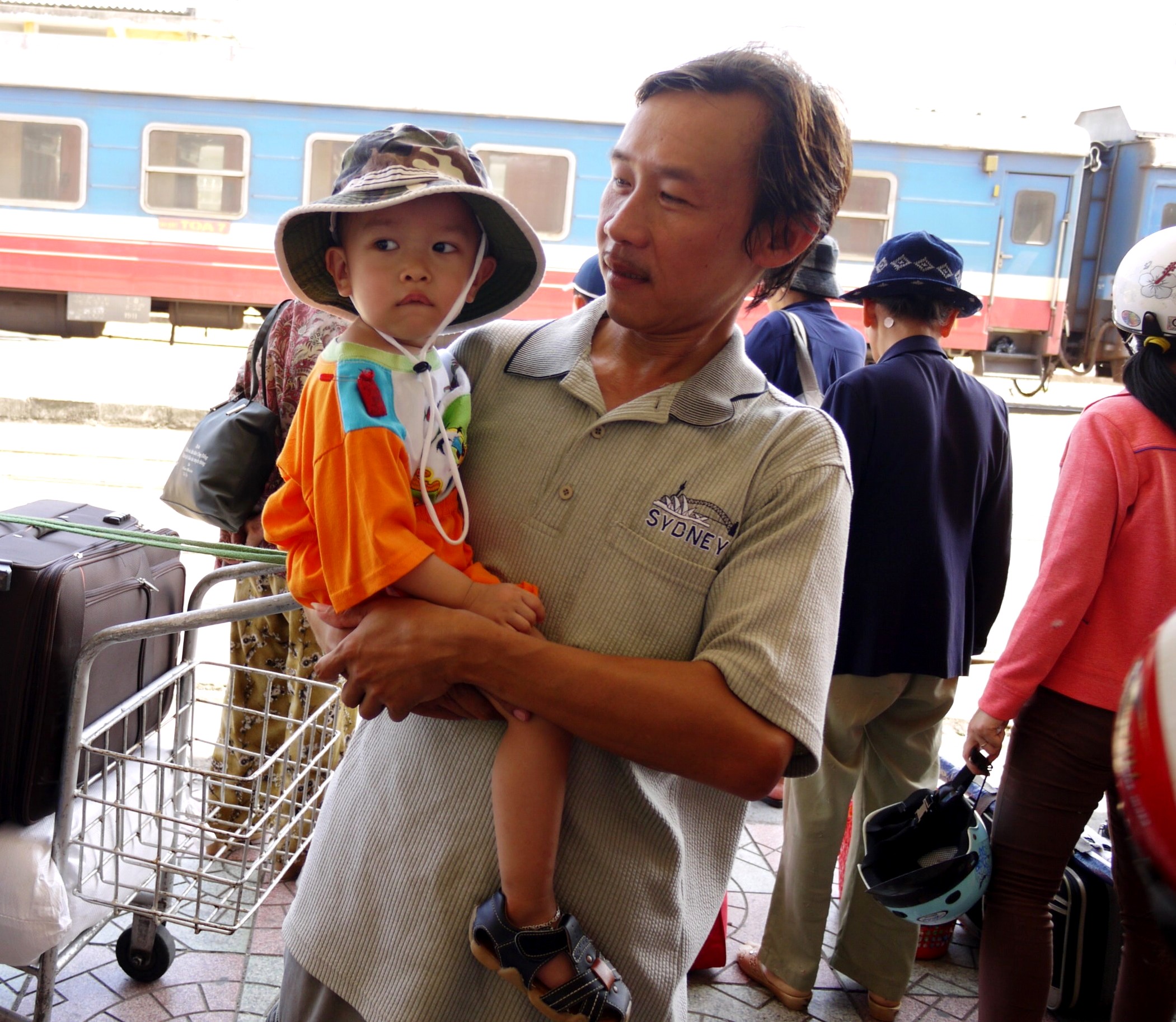 Bé bị cắt nhầm bàng quang sẽ được chuyên gia Hoa Kỳ thăm khám 