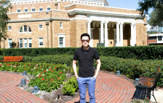 Dương Triệu Vũ về Mỹ thăm trường xưa