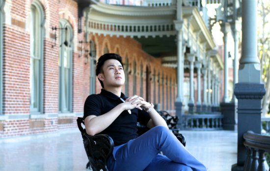 Dương Triệu Vũ về Mỹ thăm trường xưa