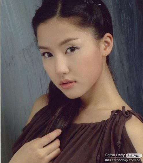 Nữ giảng viên xinh đẹp gây sốt cộng đồng mạng