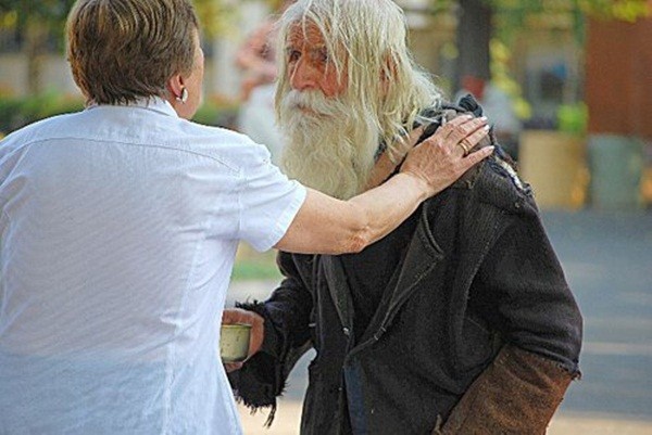 Tấm lòng thơm thảo của “vị thánh 99 tuổi” khiến dân mạng xúc động