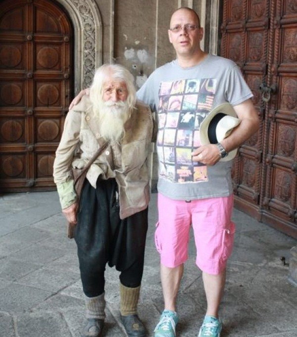 Tấm lòng thơm thảo của “vị thánh 99 tuổi” khiến dân mạng xúc động