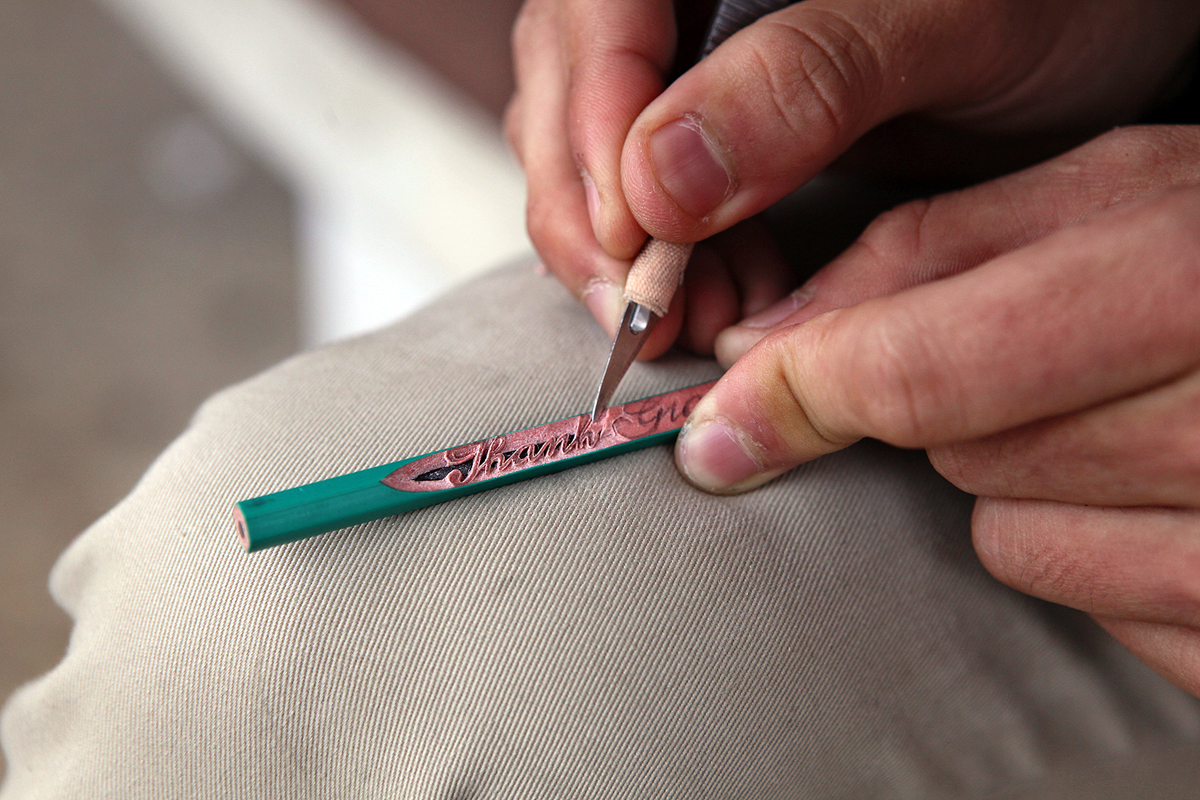 Tỉ mẫn khắc bút chì nghệ thuật