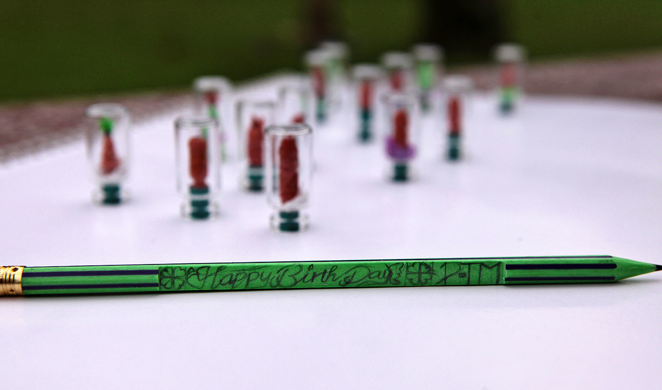 Tỉ mẫn khắc bút chì nghệ thuật