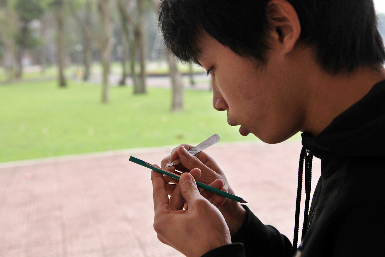 Tỉ mẫn khắc bút chì nghệ thuật