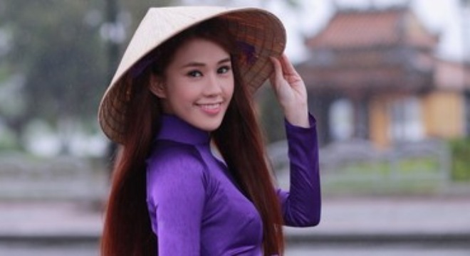 Chùm ảnh: Hot girl Ngọc Thảo khoe sắc trong tà áo dài
