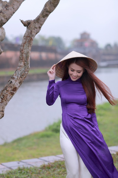 Chùm ảnh: Hot girl Ngọc Thảo khoe sắc trong tà áo dài