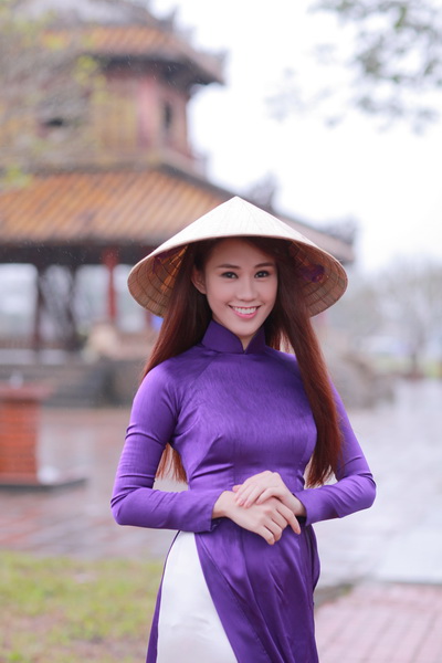 Chùm ảnh: Hot girl Ngọc Thảo khoe sắc trong tà áo dài