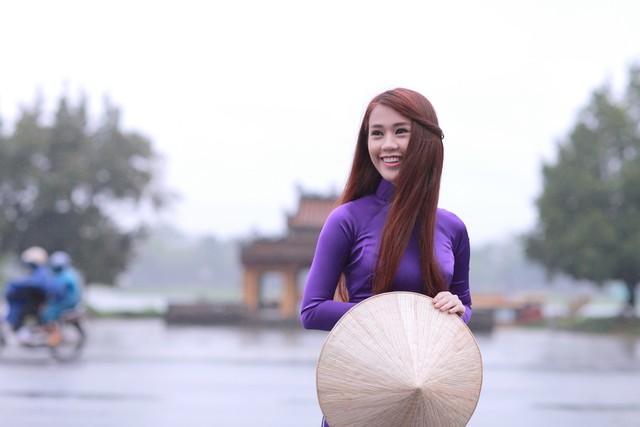 Chùm ảnh: Hot girl Ngọc Thảo khoe sắc trong tà áo dài