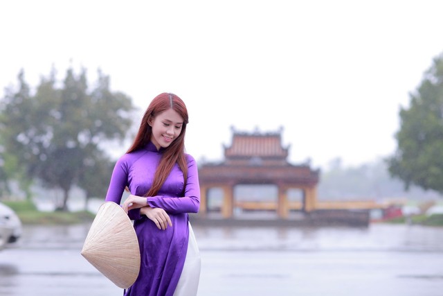 Chùm ảnh: Hot girl Ngọc Thảo khoe sắc trong tà áo dài