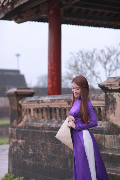 Chùm ảnh: Hot girl Ngọc Thảo khoe sắc trong tà áo dài