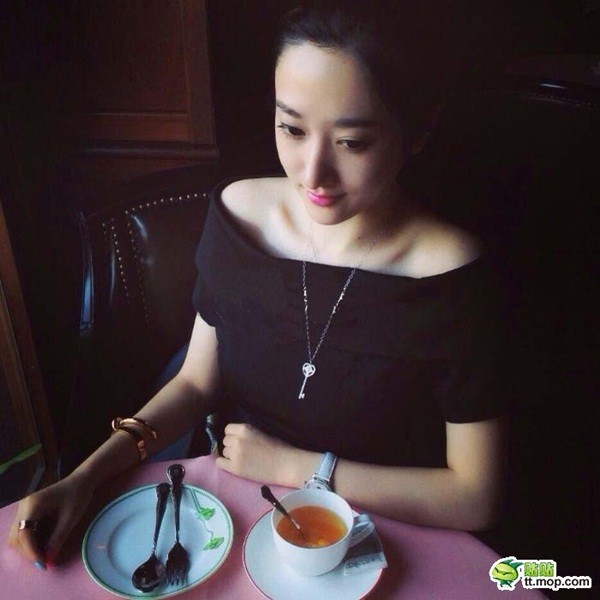 Hoa khôi Học viện Múa Bắc Kinh nóng bỏng trong chùm ảnh mới