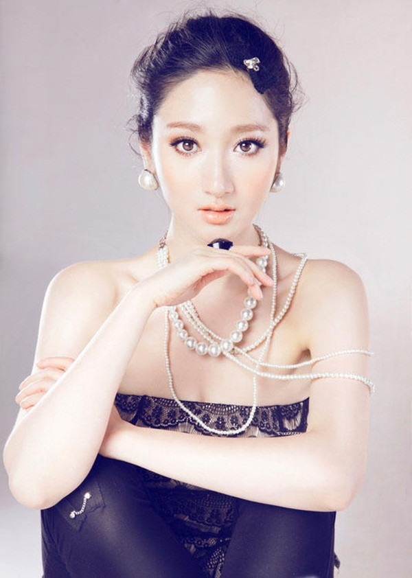 Hoa khôi Học viện Múa Bắc Kinh nóng bỏng trong chùm ảnh mới