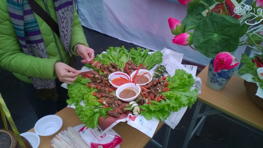 Sinh viên Đại học Sân khấu Điện ảnh Hà Nội sôi nổi ngày 26/3