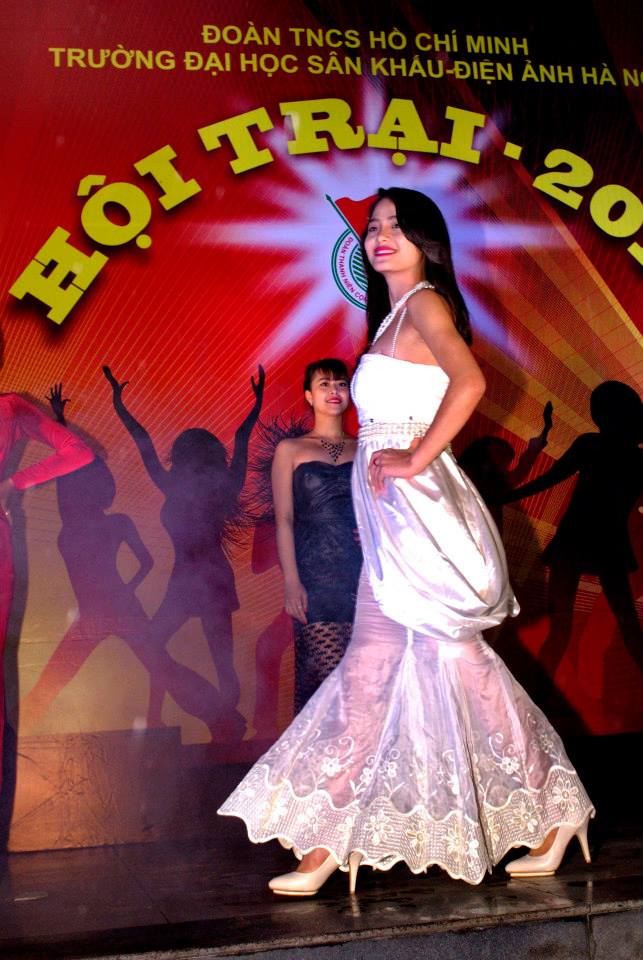 Sinh viên Đại học Sân khấu Điện ảnh Hà Nội sôi nổi ngày 26/3