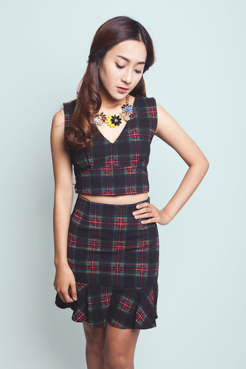 Cùng chị em công sở diện đồ đẹp đón tháng 4