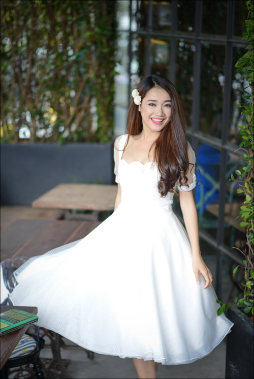 Cùng chị em công sở diện đồ đẹp đón tháng 4