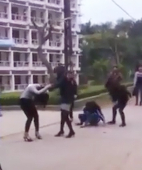 Chân dài, nữ sinh liên tiếp đánh nhau- nữ giới ngày càng bạo?