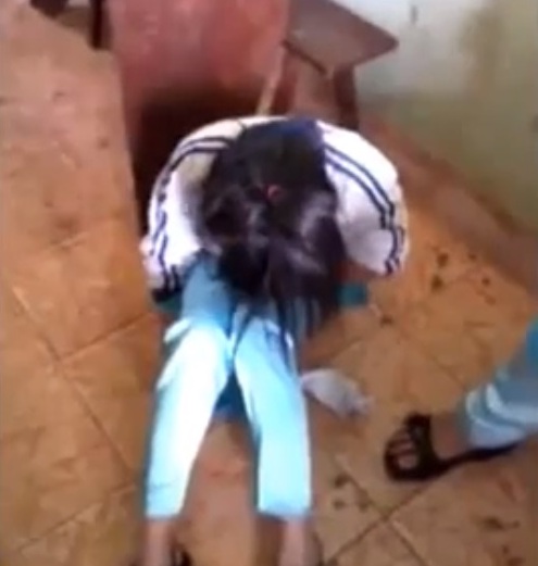 Phản cảm nữ sinh đánh nhau, nam sinh cổ vũ quay phim