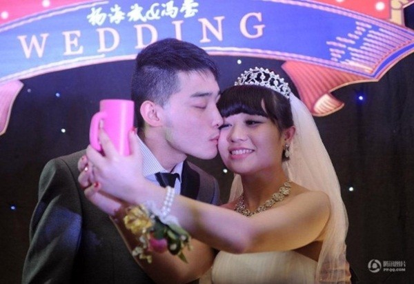 Xúc động đám cưới hạnh phúc của cô gái 9X bị mắc bệnh ung thư Xúc động đám cưới hạnh phúc của cô gái 9X bị mắc bệnh ung thư