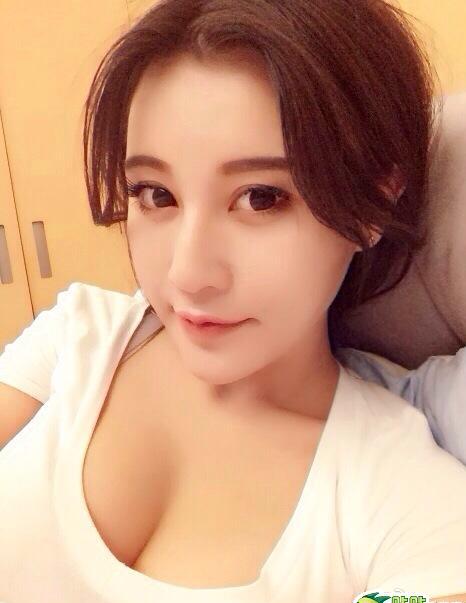 Cô nàng hot girl xinh hơn cả diễn viên nổi tiểng  Phạm Băng Băng