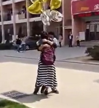 Cô gái câm xinh đẹp với màn tỏ tình khiến nhiều người bật khóc Cô gái câm xinh đẹp với màn tỏ tình khiến nhiều người bật khóc