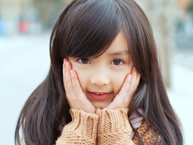 Thiên thần 7 tuổi xinh như hot girl đốn tim dân mạng