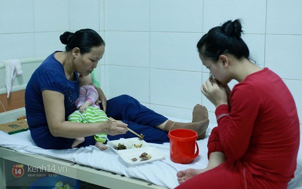 Rớt nước mắt nhìn những em nhỏ gồng mình chống chọi với dịch sởi