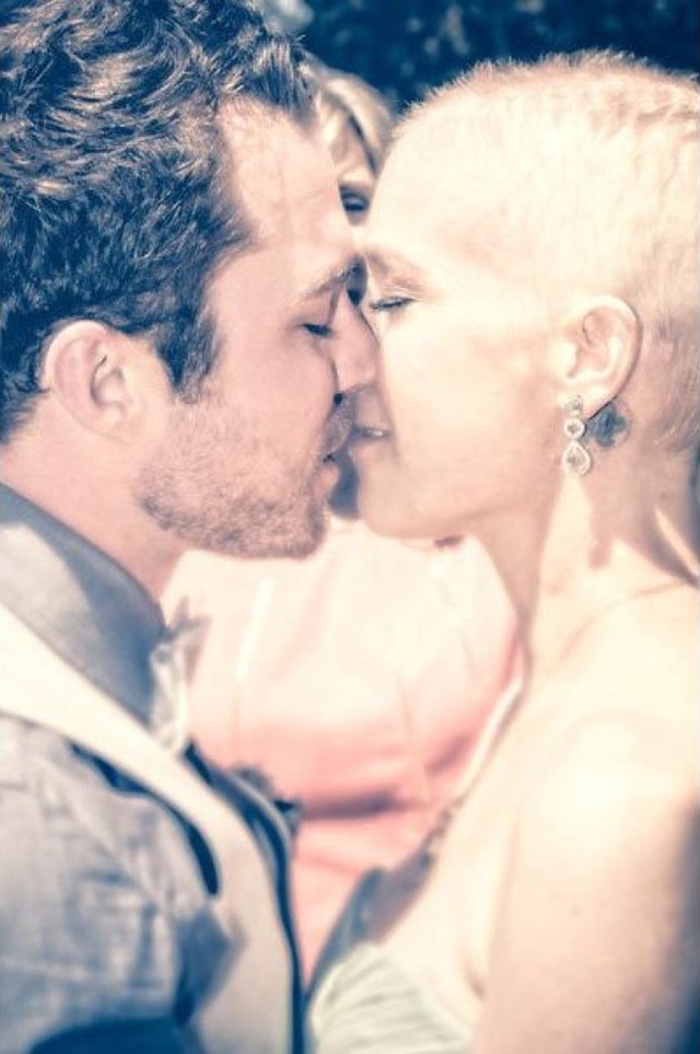 Những đám cưới đẫm nước mắt của những cô dâu ung thư Những đám cưới đẫm nước mắt của những cô dâu ung thư