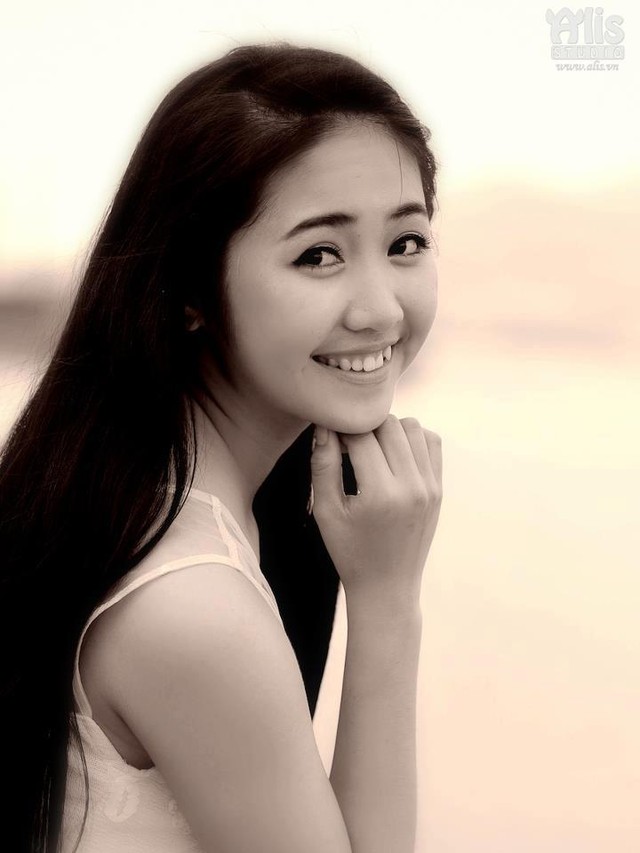 Vẻ đẹp dịu dàng của hot girl 9X Đà Nẵng khiến vạn người mê