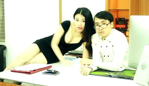 Cười nghiêng ngả với clip: 13 tật xấu của dân công sở