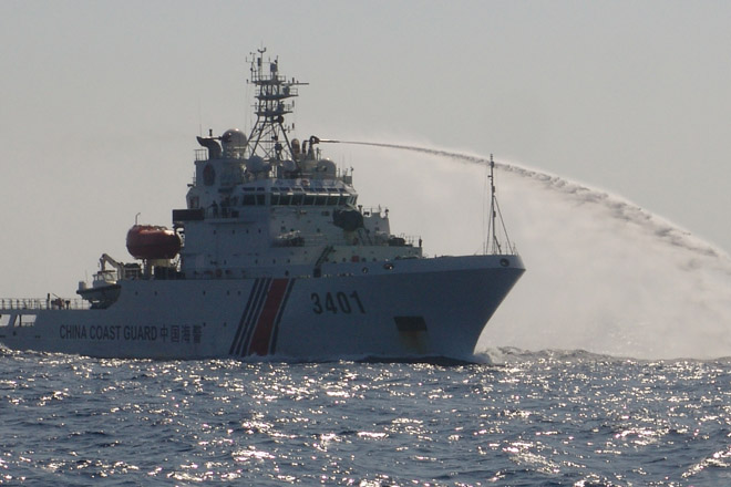 Cận cảnh tàu Trung Quốc rượt đuổi, đâm húc tàu Việt Nam