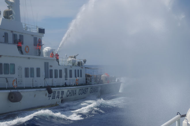 Cận cảnh tàu Trung Quốc rượt đuổi, đâm húc tàu Việt Nam