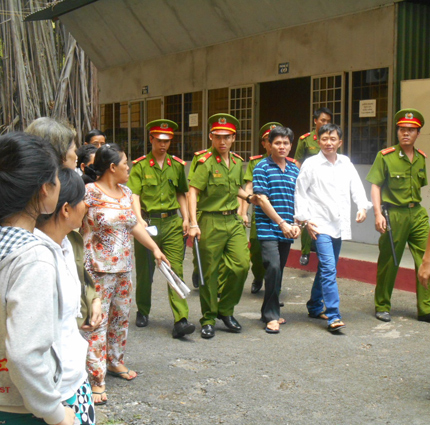 Băng nhóm ma cô sống ký sinh bệnh viện lĩnh án