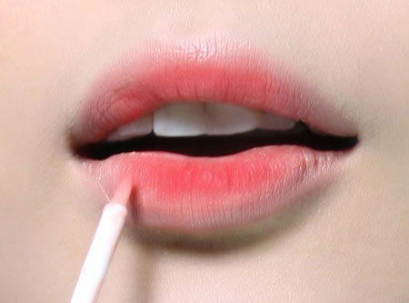 Bí quyết giúp chị em có đôi môi dày và gợi cảm Bí quyết giúp chị em có đôi môi dày và gợi cảm