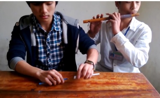 Độc đáo “Mình yêu nhau đi” phiên bản gõ bút, thổi sáo