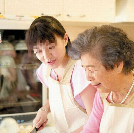 Con dâu như thế thì quá hỗn láo với bố mẹ chồng Con dâu như thế thì quá hỗn láo với bố mẹ chồng