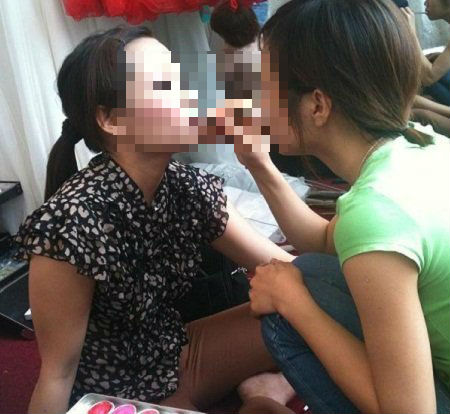 Nở rộ trào lưu làm mẫu tóc, mẫu mặt trong giới trẻ